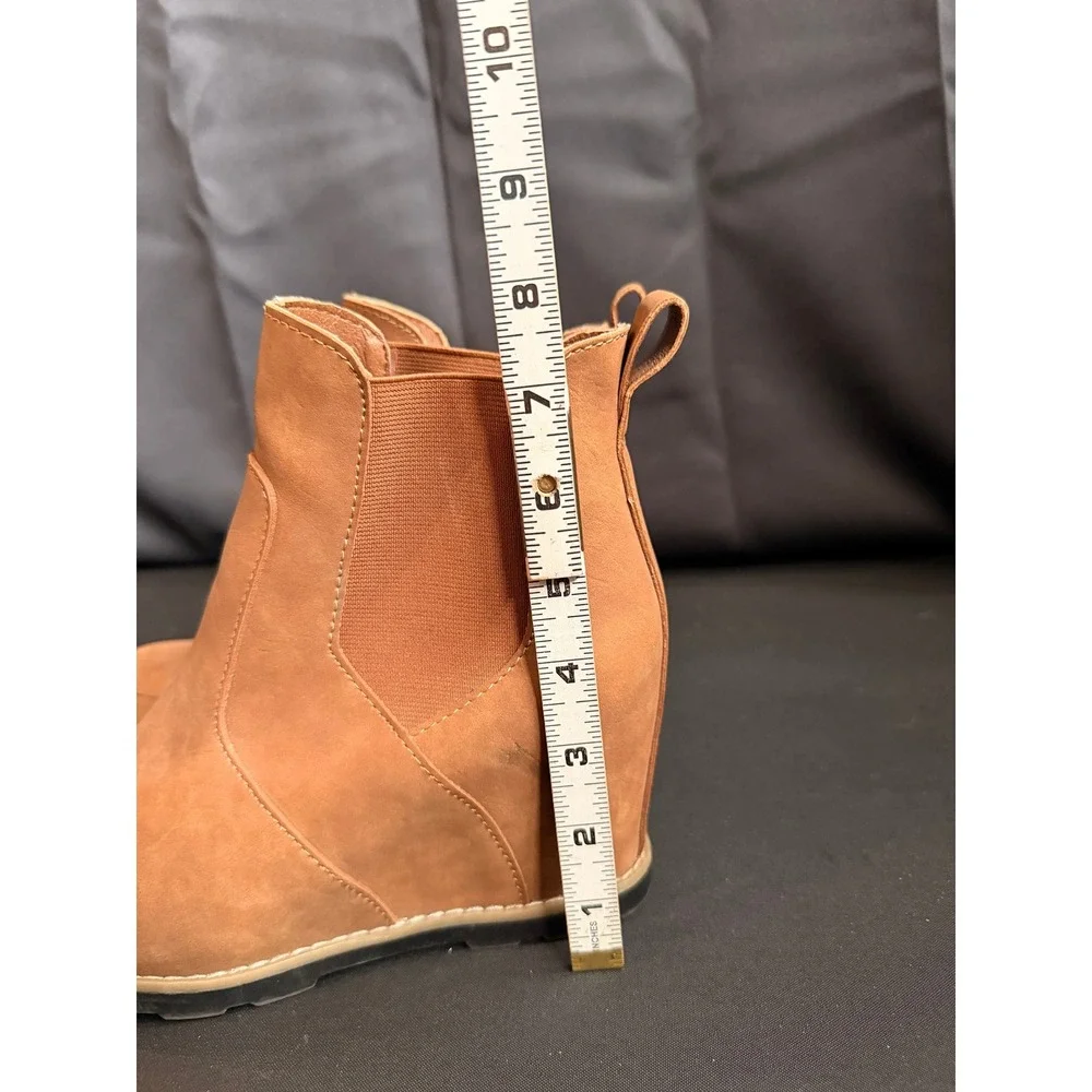 Universal Thread Womens Tan Wedge Chelsea Boots Ankle Booties Brown Sz 8 Western